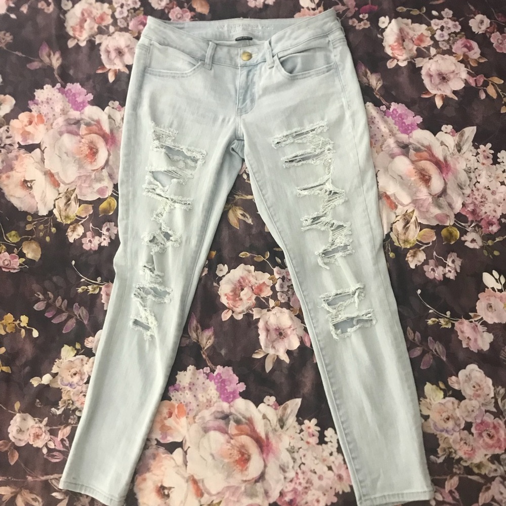 American Eagle Low-Rise Light Washed Ripped Jeans